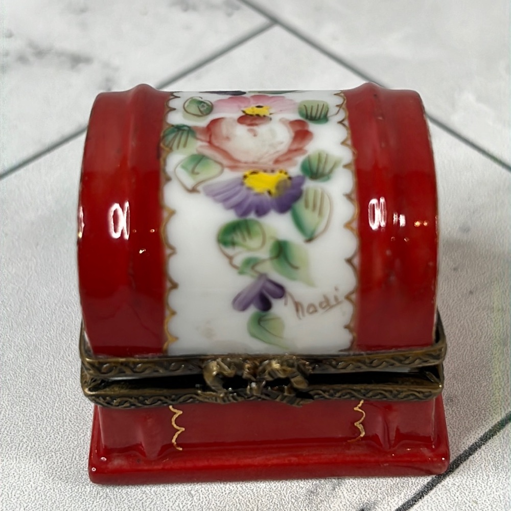 Limoges Box Pient Main France Genuine Authentic Trinket Box Stamp Box